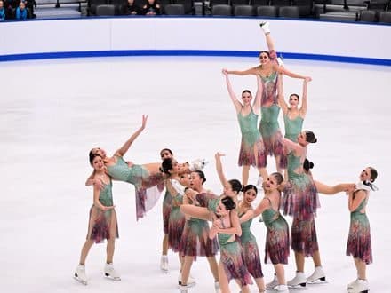 Teammates supporting a group lift on the ice